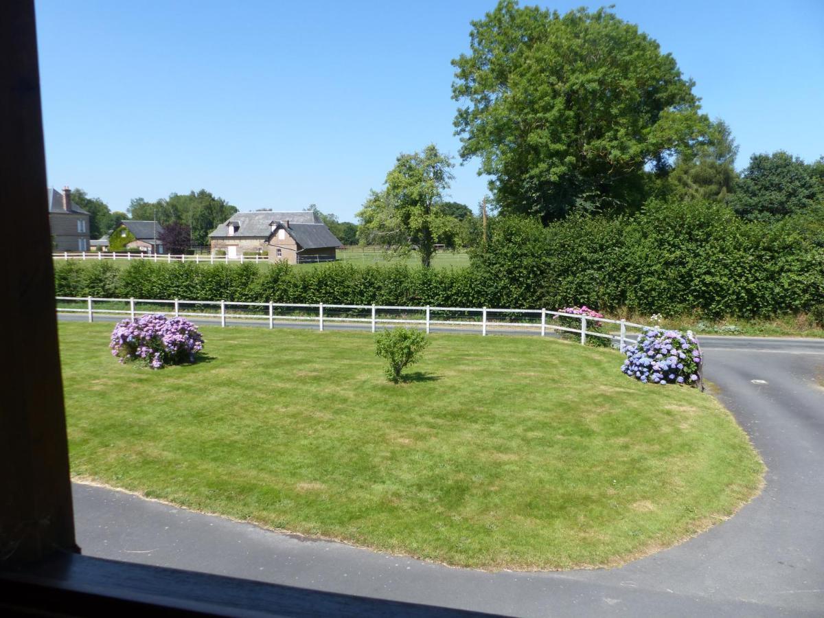 Gite Les Vignettes Bourgeauville Exterior foto